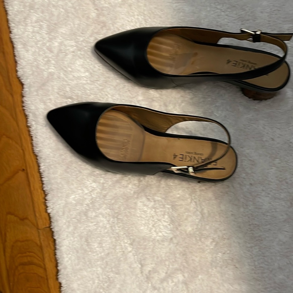 Frankie4 pump, never worn outside.  I paid $100+ and willing to sell fit $50.